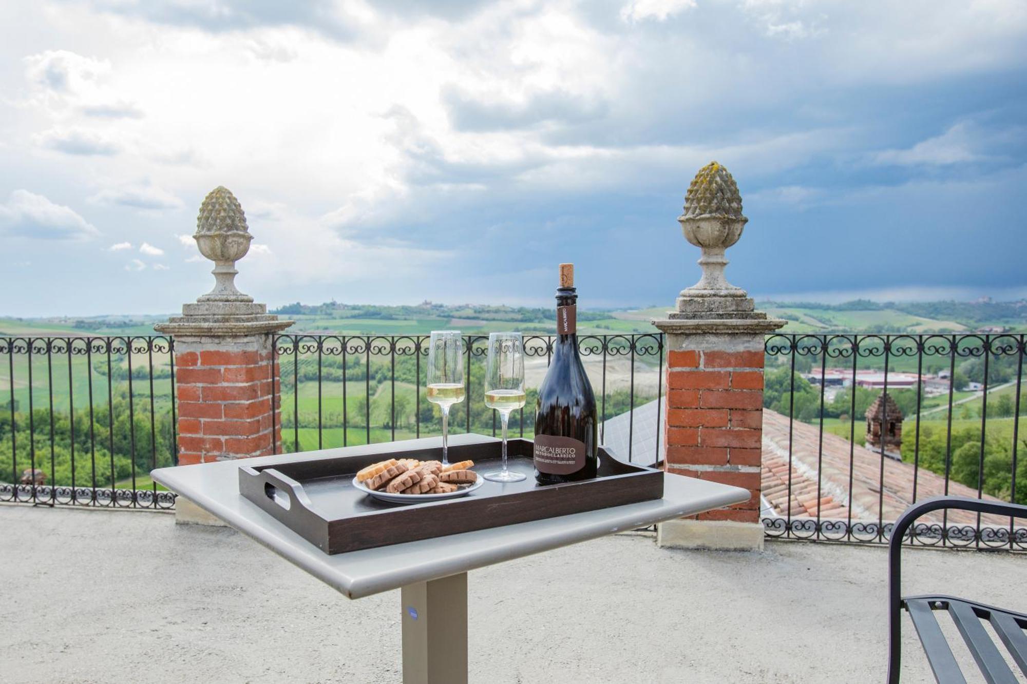 Olivola Apartments Frassinello Екстериор снимка